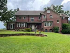 riegel-hall-exterior-backyard